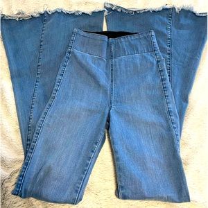 Show Me Your Mumu Berkley Bell Flare
Bottom Jeans